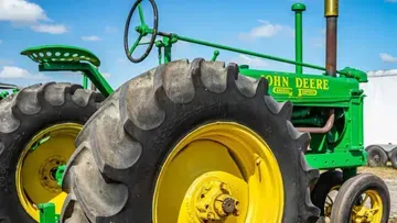 Любитель сельхозтехники из США продаёт более 100 винтажных тракторов из своей коллекции